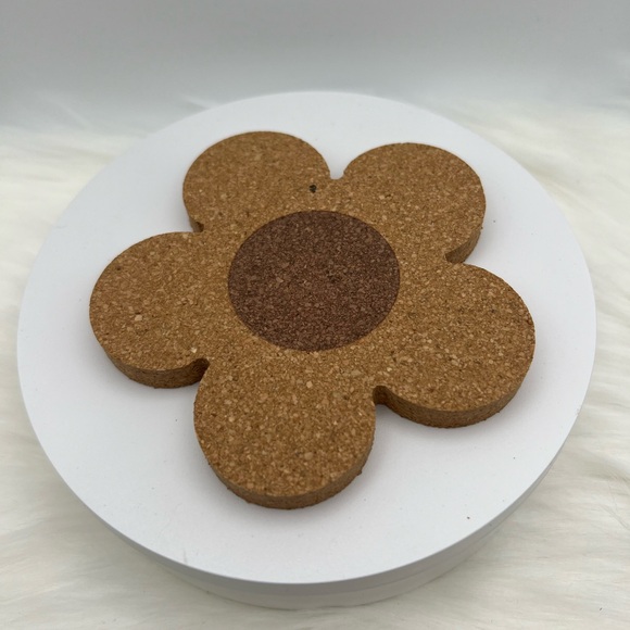 New Daisy Cork Coaster - Picture 3 of 5